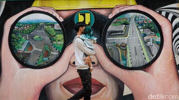 Taman Kota 2 BSD ramai dikunjungi warga saat akhir pekan. Lokasi ini memang menjadi destinasi liburan dengan bujet murah di Kota Tangerang Selatan, Banten.