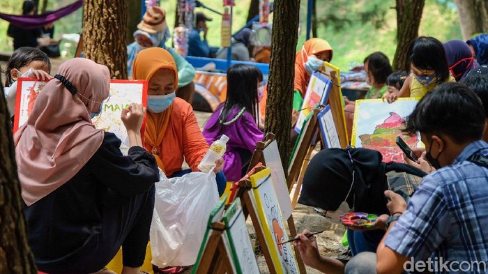 Taman Kota 2 BSD ramai dikunjungi warga saat akhir pekan. Lokasi ini memang menjadi destinasi liburan dengan bujet murah di Kota Tangerang Selatan, Banten.