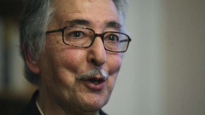 In this Dec. 30, 2009, file photo, former Iranian President Abolhassan Banisadr, gestures as he speaks during an interview with the Associated Press in Versailles, west of Paris, France.