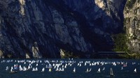 Ratusan peselancar melintasi danau Garda di Torbole, Italia utara, Sabtu (9/10/2021). 