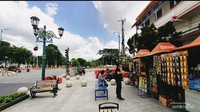 Berwisata ke Jogja tak lengkap tanpa mengunjungi ikon wisata Jogja yakni Malioboro. Kecantikan, eksotisme, culture budaya, hiruk pikuk dan geliat warga Jogja semua tergambar di Malioboro.