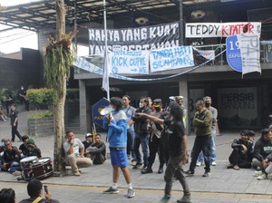 Bobotoh Geruduk Kantor Persib, Jangan Sampai Liga 1 Terimbas