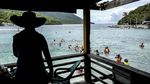 Asiknya Snorkling di Pantai Rubiah