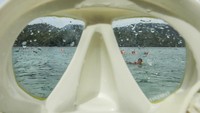 Wisatawan dapat menyewa alat snorkling dengan harga Rp 50.000.  