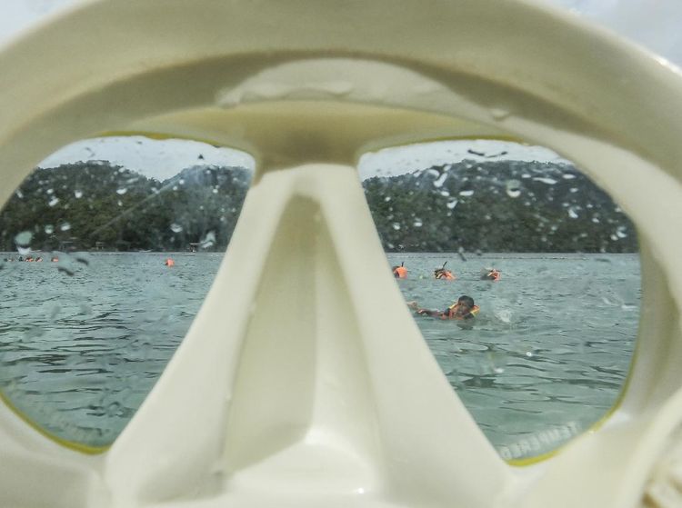 Asiknya Snorkling di Pantai Rubiah