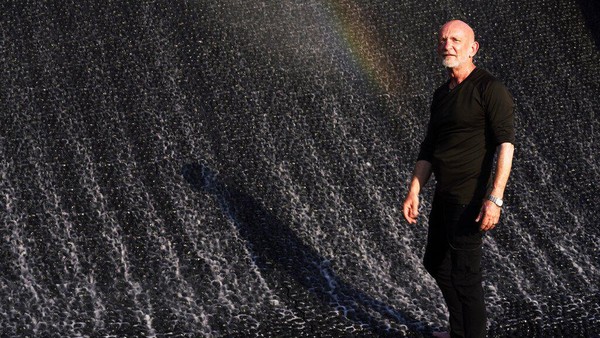 Instalasi ini dirancang oleh WET, perusahaan manufaktur dan rekayasa yang berbasis di Los Angeles, California.  Instalasi ini dirancang oleh WET, perusahaan manufaktur dan rekayasa yang berbasis di Los Angeles, California. Â