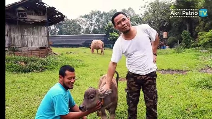 5 Artis Ini Sekarang Sukses dan Bahagia Jadi Petani dan Peternak 5 Artis Ini Sekarang Sukses dan Bahagia Jadi Petani dan Peternak