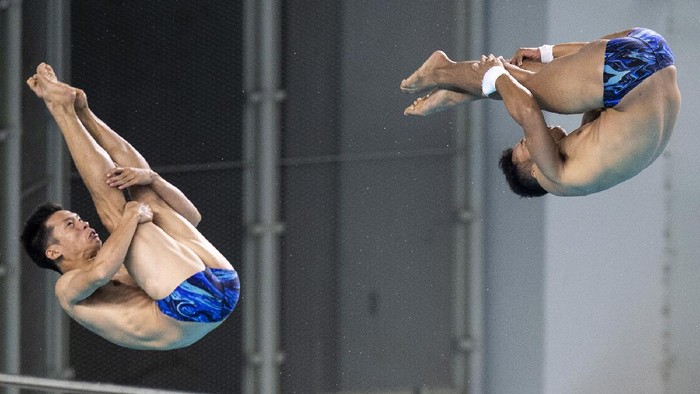 Aksi Atlet Loncat Indah di Final Synchro Menara PON Papua Atlet loncat indah putra dari DKI Jakarta, Sumatera Selatan, dan Papua bertanding di final nomor Synchro Menara Putra PON Papua. Begini aksinya.