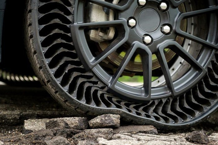 Michelin memperkenalkan teknologi ban tanpa udara pada 2019 lalu. Setelah penelitian dan pengembangan selama lima tahun, Michelin siap menjual ban tanpa udara itu pada 2024 nanti.