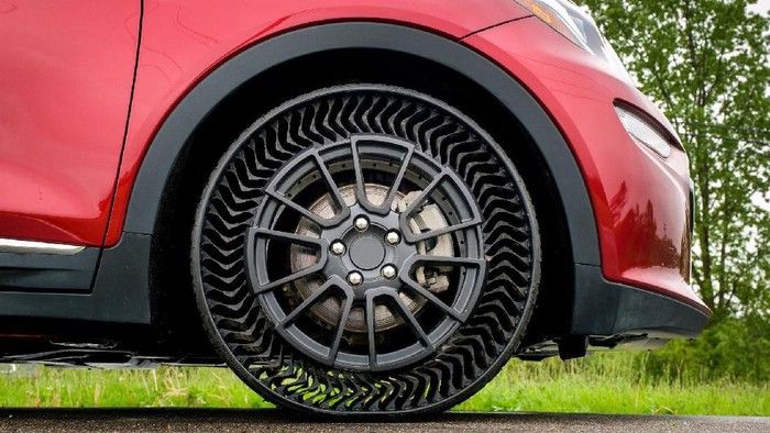 Michelin memperkenalkan teknologi ban tanpa udara pada 2019 lalu. Setelah penelitian dan pengembangan selama lima tahun, Michelin siap menjual ban tanpa udara itu pada 2024 nanti.