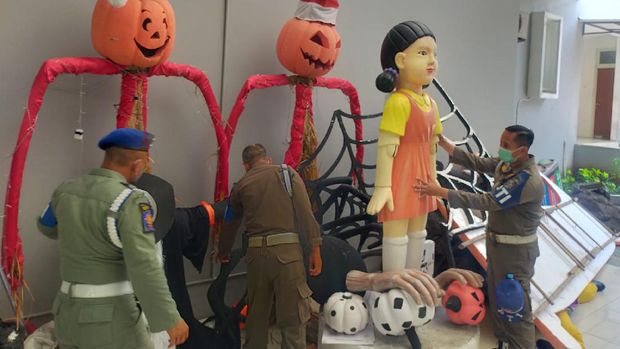 boneka squid game di surabaya dibongkar