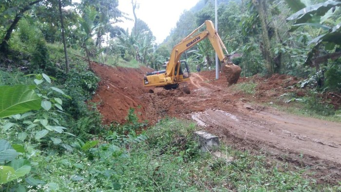 BPBD Kabupaten Luwu terus menangani kondisi usai terjadi banjir bandang dan longsor yang berdampak ke 3.084 orang. (dok BPBD Luwu)
