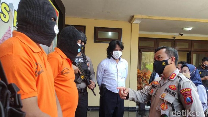 Dua penyelundup benih lobster dari Pacitan ke Jakarta dibekuk