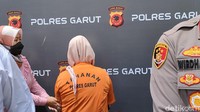 Sang ibu kemudian melaporkan kejadian itu ke Polsek Cisurupan. Petugas kemudian melakukan pendalaman.