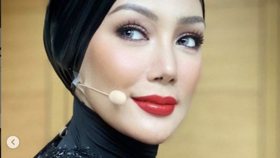 8 Foto Erra Fazira, Mantan Engku Emran Diisukan Jadi Istri ke-2 Politikus