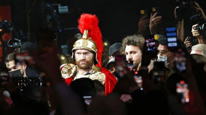 Fury vs Wilder Tyson Fury, of England, arrives for a heavyweight championship boxing match against Deontay Wilder, Saturday, Oct. 9, 2021, in Las Vegas. (AP Photo/Chase Stevens)