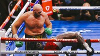 Di ronde ke-11, Wilder pun akhirnya rontok. (Foto: AP/Wade Vandervort)