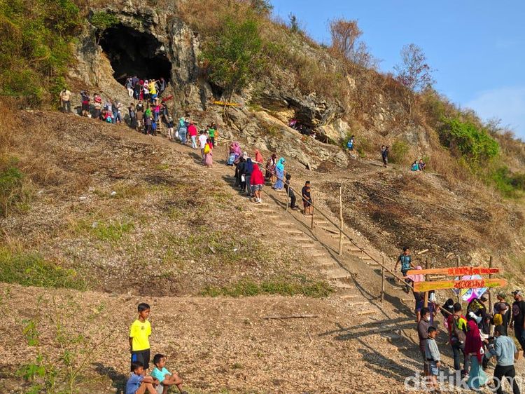 Foto: Jelajahi Goa Lawa yang Eksotik, Berani Masuk?