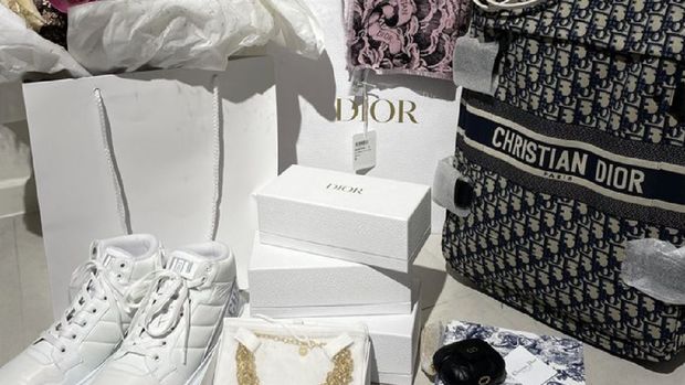 Hadiah ulang tahun Dior untuk Suzy (Tangkapan Layar Instagram @skuukzky)