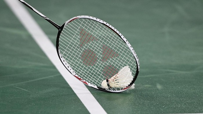 Taiwans Chou Tien-chen scoops the shuttlecock between points against Swedens Felix Burestedt in their mens singles badminton group stage match during the Tokyo 2020 Olympic Games at the Musashino Forest Sports Plaza in Tokyo on July 25, 2021. (Photo by Alexander NEMENOV / AFP)