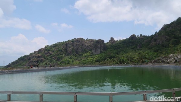 Sandiaga mengungkapkan bahwa Desa Wisata Nglanggeran menjadi Desa Wisata Mandiri Inspiratif untuk Indonesia Bangkit. (Pradito Rida Pertana/detikcom) Sandiaga mengungkapkan bahwa Desa Wisata Nglanggeran menjadi Desa Wisata Mandiri Inspiratif untuk Indonesia Bangkit. (Pradito Rida Pertana/detikcom)