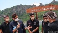 Sandiaga meminta Nglanggeran diajukan menjadi Desa Wisata yang akan diujicobakan. Sehingga harapan masyarakat dan wisatawan bisa diwujudkan (Pradito Rida Pertana/detikcom)