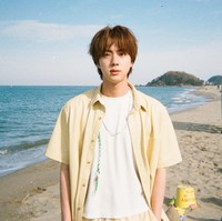 Jin BTS yang dikenal dengan julukan ‘Worldwide Handsome’ menempati urutan ke-35. Bangtan Boys pun telah mengakui ketampanannya. Dia berada pada peringkat pertama menurut keenam personel lainnya. Foto: (dok. BTS)