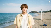 Jin BTS dipuji karena memiliki bentuk wajah dan mata yang sempurna. Foto: (dok. BTS)