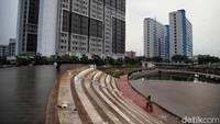 Padahal waduk ini terlihat bagus jika bersih dan rapi.