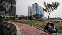 Selain itu, area waduk seluas 1,1 hektare cocok untuk warga yang ingin menghirup udara segar dan melepas penat sejenak.