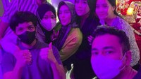 Mengundang selebriti dari mulai Raffi Ahmad, Atta Halilintar sampai YouTuber-YouTuber Indonesia semua diundang. Foto: Instagram