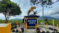 Oiya ini tugu Macan yg menjadi landmark cafenya gak jauh dari sini ya sahabat traveler