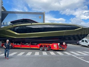 Supercar Sudah Mainstream, Mc Gregor Serah Terima Kapal Pesiar Lamborghini Rp 50 M