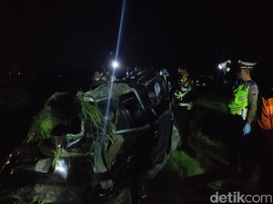 KA Vs Minibus di Perlintasan Tanpa Palang di Sragen, 2 Orang Tewas