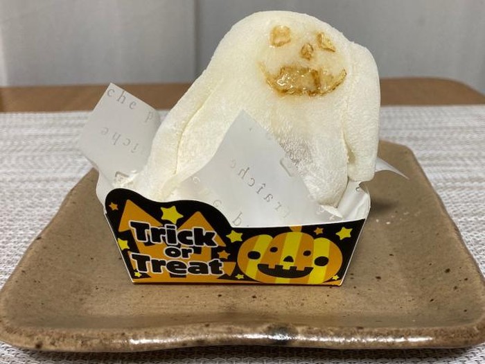 Kue bentuk hantu