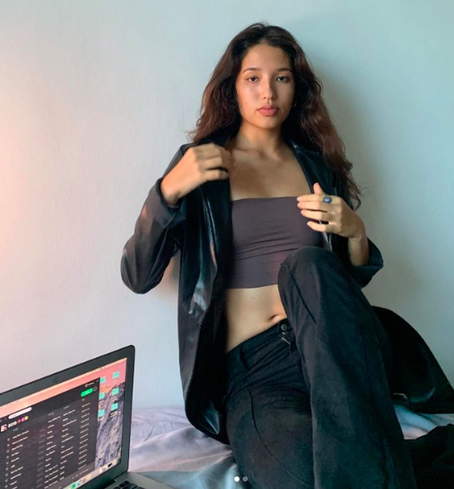 Lila pun punya pesona wajah unik. Wajahnya gabungan antara Eropa dan Chinese, lantaran dia merupakan keturunan Prancis - Tionghoa. Foto: dok. Instagram/@lilaatan