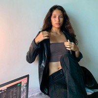 Lila pun punya pesona wajah unik. Wajahnya gabungan antara Eropa dan Chinese, lantaran dia merupakan keturunan Prancis - Tionghoa. Foto: dok. Instagram/@lilaatan