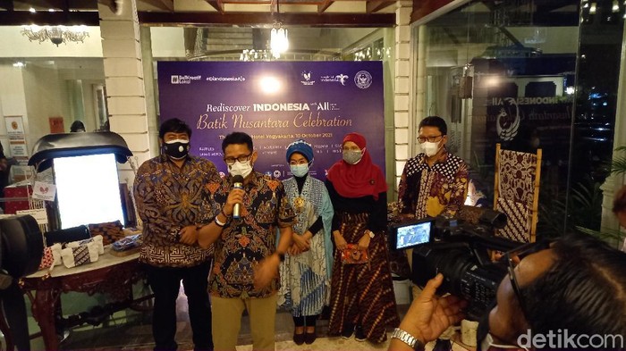 Mampu Serap Ribuan Naker, Sandi Dorong Batik Segera Bangkit