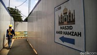 Selain itu Masjid Amir Hamzah di kawasan TIM dengan bentuk unik telah siap digunakan.