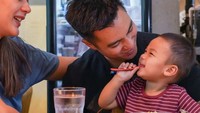 Soal kasus Baim Wong memaki kakek tua membuat banyak orang iba. Baim tampaknya sedang merasa capek dan kesal karena terus diikuti tanpa alasan jelas. Foto: Instagram @baimwong