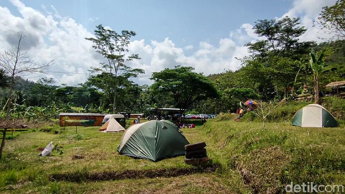 Momen Menteri Sandi, Beri Penghargaan ke Desa Wisata Tinalah Kulon Progo Sembari Berpantun