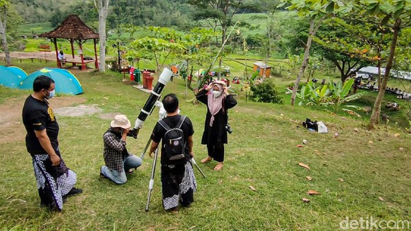 ADWI memiliki tujuh kategori penilaian, yaitu penerapan CHSE, desa digital, suvenir (kuliner, fesyen dan kriya), daya tarik wisata (alam, budaya, buatan), konten kreatif, homestay dan toilet. (Jalu Rahman Dewantara/detikcom)