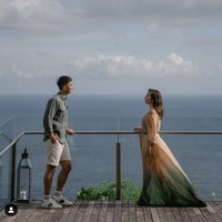 Nikita Willy membuat suprise atau kejutan untuk sang suami Indra Priawan saat mengumumkan kehamilannya. Suprise itu dilakukan aktris 27 tahun tersebut bersamaan dengan momen liburan mereka ke Bali. Foto: Dok. Instagram @indpriw