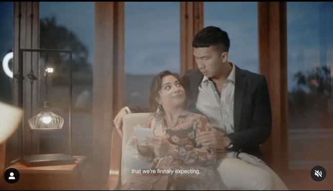 Indra Priawan yang diketahui menjabat sebagai Chief Executive Officer Blue Bird itu kemudian membuka pouch yang di dalamnya berisi test pack. Indra pun hanya bisa berkata wow saat melihat test pack yang menyatakan Nikita Willy hamil. Foto: Dok. Instagram @nikitawillyofficial94