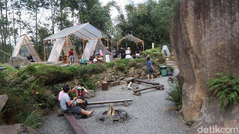 Ruang Lapang, Kafe Outdoor yang Lagi Viral di Bandung Barat Ruang Lapang, Kafe Outdoor yang Lagi Viral di Bandung Barat