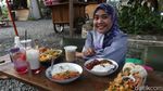 Foto: Ngopi Santai di Kafe Hits Bandung Barat