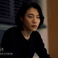 Ryu Jun Yeol membintangi drama Korea Lost yang tayang di iQiyi. Dipasangkan dengan Jeon Do Yeon, sang aktor dikisahkan sebagai pria yang menjalani perusahaan jasa untuk memenuhi permintaan klien. Foto: dok. JTBC
