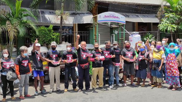Sahabat Ganjar bagi bantuan di Jakarta dan Yogyakarta