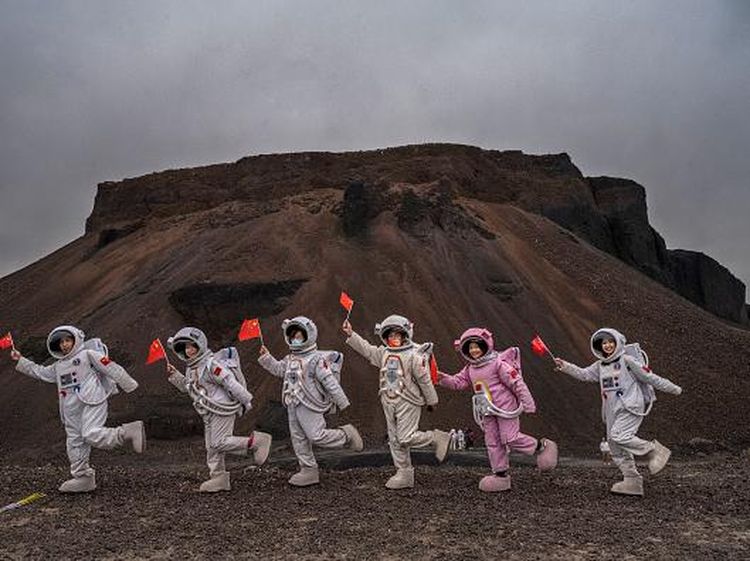 Sensasi Jadi Astronot di Gunung Berapi China