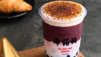 Tersebar di banyak lokasi di Jabodetabek, Xinona Boba juga bisa tujuan kalau kamu lagi ngidam boba enak dan murah. Harga per gelasnya mulai dari Rp 20 ribuan. Boba brown sugar tersedia dengan paduan rasa matcha, cokelat, cappuccino, sampai taro. Foto: xinonaboba